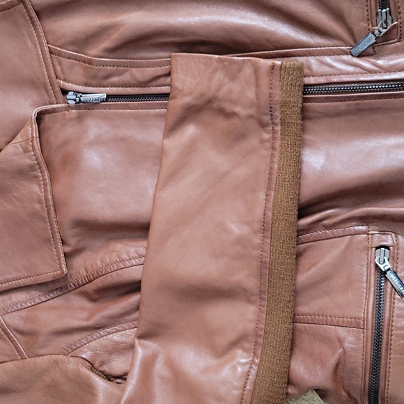 Beautiful Bernardo Genuine Leather Jacket - Picture 3 of 7